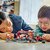 LEGO® F1®-es boxutca és személyzet, Ferrari autóval, versenyautós játék 60443